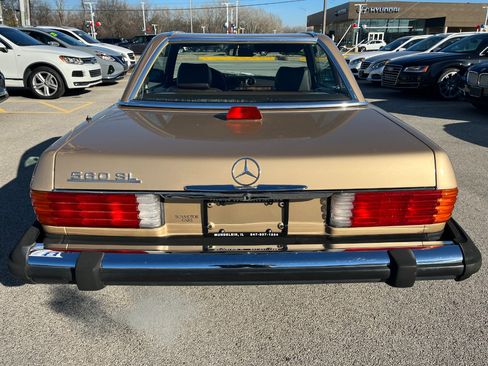 Used 1987 Mercedes-Benz 560 SL image 4