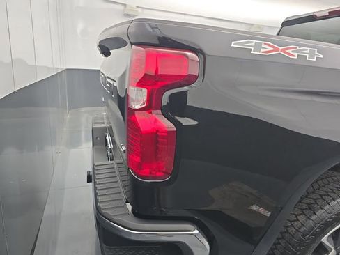 Used 2023 Chevrolet Silverado 1500 LT AWD/4WD image 18