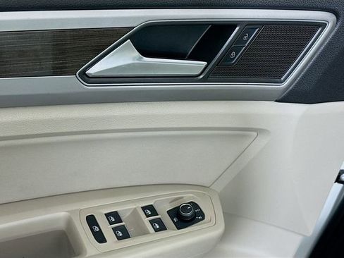 Used 2019 Volkswagen Atlas SE w/ Towing Package image 18