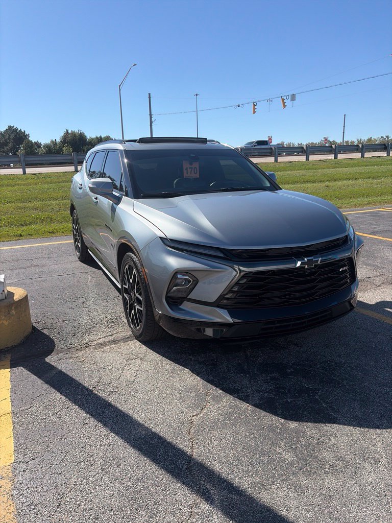 Used 2023 Chevrolet Blazer RS w/ Driver Confidence II Package AWD/4WD image 3