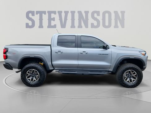Used 2025 Chevrolet Colorado ZR2 w/ Technology Package AWD/4WD image 6