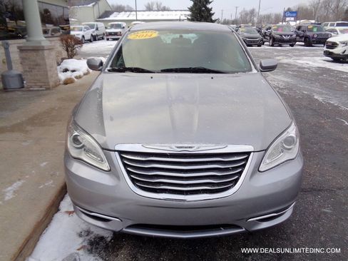 Used 2014 Chrysler 200 LX image 15