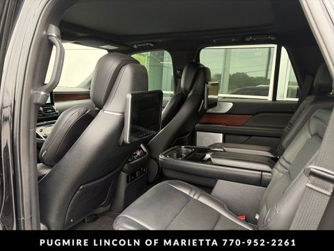 Used 2021 Lincoln Navigator Reserve w/ Luxury Package AWD/4WD image 4