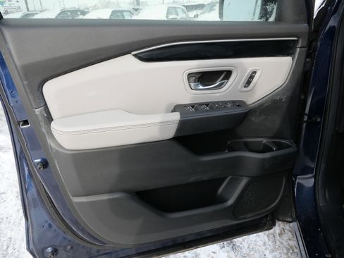 Used 2025 Honda Pilot EX-L image 10