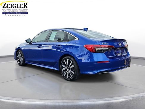 Used 2023 Honda Civic EX image 7