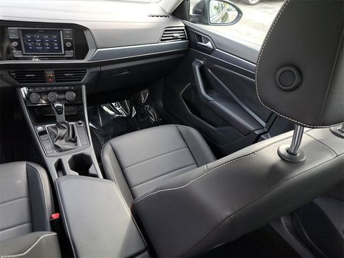 Used 2023 Volkswagen Jetta SE w/ Panoramic Sunroof Package image 25