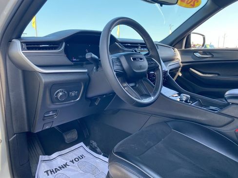 Used 2024 Jeep Grand Cherokee L Altitude image 20