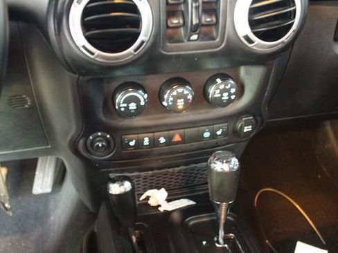 Used 2016 Jeep Wrangler Unlimited Rubicon w/ Dual Top Group AWD/4WD image 17