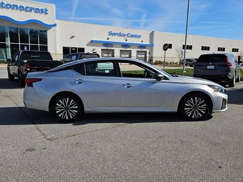 Used 2024 Nissan Altima 2.5 SV image 9