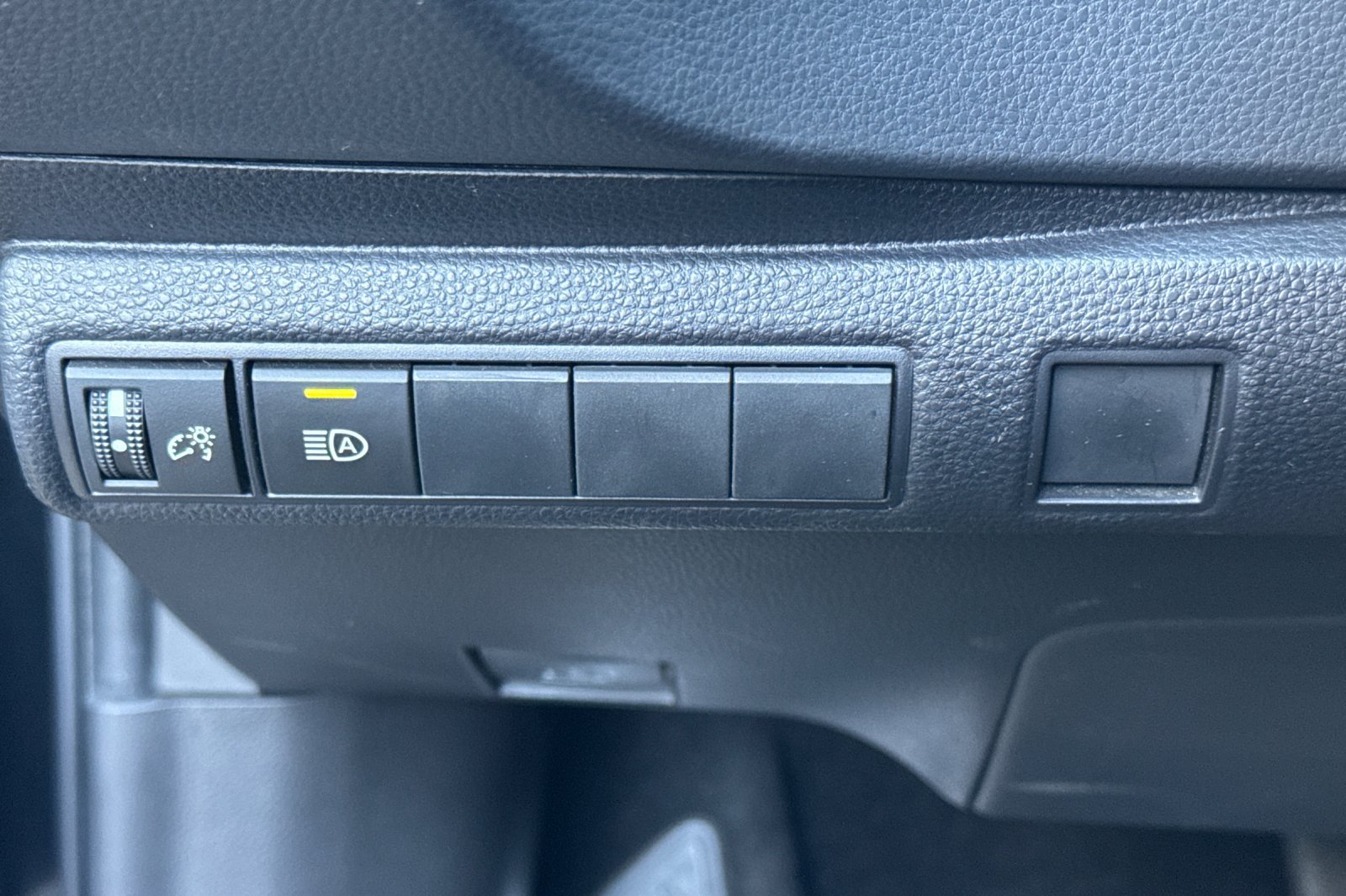 Used 2023 Toyota Corolla LE w/ Carpet Mat Package (TMS) FWD image 32