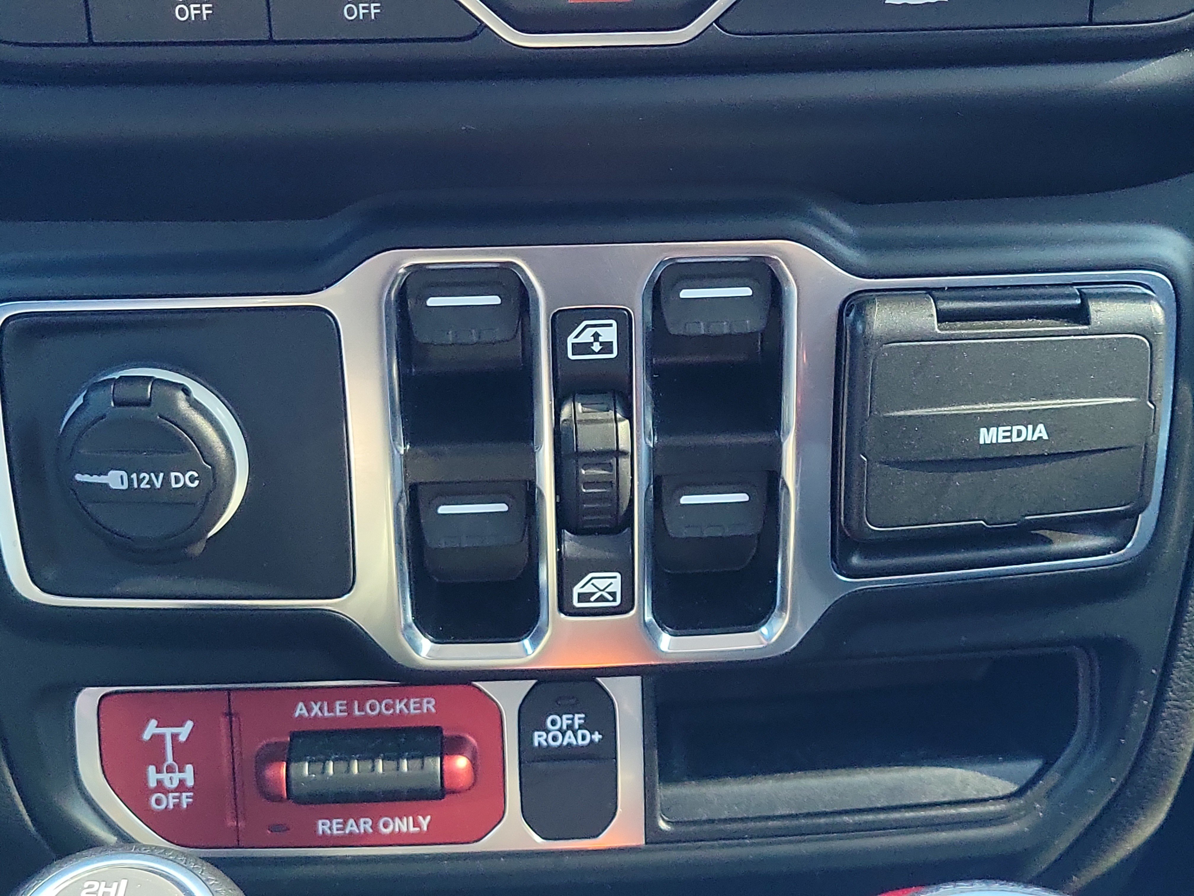 Used 2023 Jeep Gladiator Mojave w/ Trailer Tow Package AWD/4WD image 27