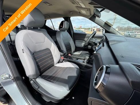 Used 2023 Nissan Kicks SR w/ SR Premium Package FWD image 11
