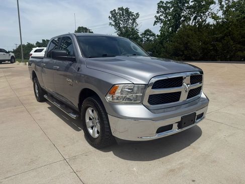 Used 2019 RAM 1500 Classic SLT AWD/4WD image 3