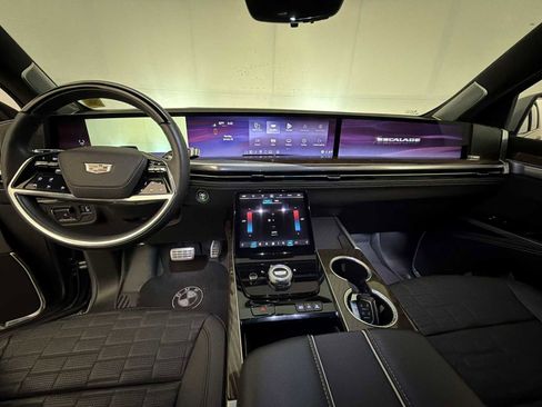 Used 2025 Cadillac Escalade ESV Sport Platinum w/ LPO, ONYX Package image 14