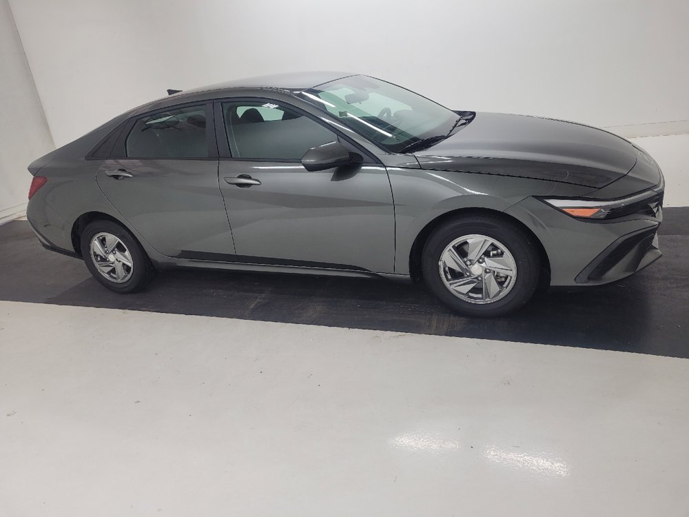 Used 2024 Hyundai Elantra SE FWD image 11