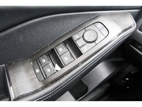 Used 2025 Nissan Rogue SV w/ SV Premium Package FWD image 15