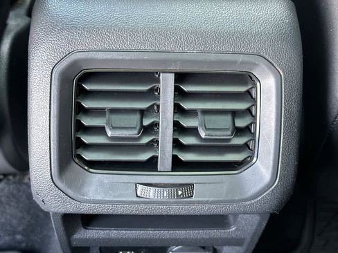 Used 2020 Volkswagen Tiguan SEL FWD image 15