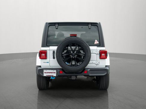 Used 2023 Jeep Wrangler Unlimited Sahara w/ Cold Weather Group AWD/4WD image 6