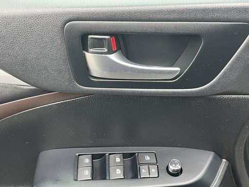 Used 2019 Toyota Highlander XLE image 31