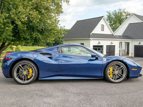 Used 2019 Ferrari 488 Spider RWD image 5