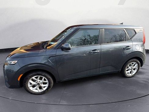 Used 2022 Kia Soul LX w/ Technology Package FWD image 2
