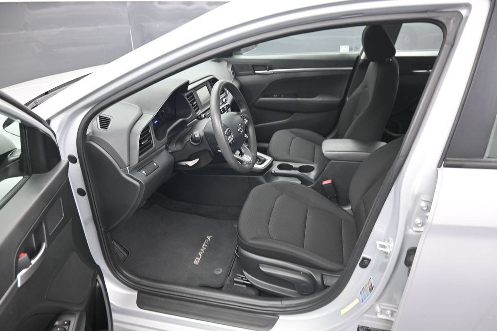 Used 2019 Hyundai Elantra SE w/ Cargo Package FWD image 9