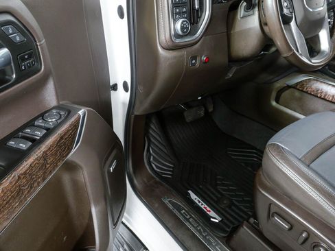 Used 2021 GMC Sierra 1500 Denali w/ Driver Alert Package II AWD/4WD image 8