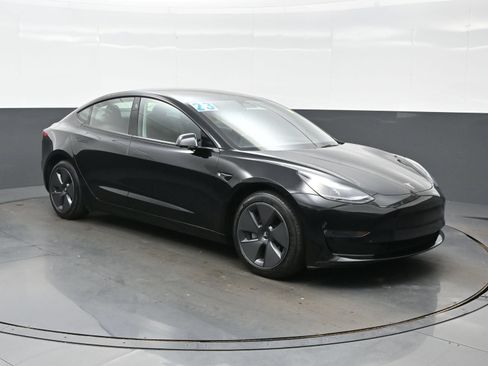 Used 2023 Tesla Model 3 Standard Range RWD image 11