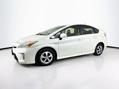 Used 2015 Toyota Prius Two FWD image 3