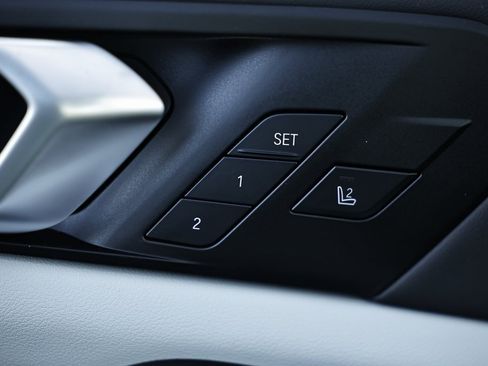 New 2026 BMW X5 xDrive40i w/ Climate Comfort Package image 16