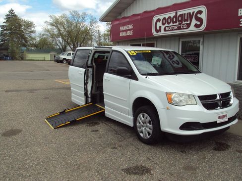 Used 2015 Dodge Grand Caravan SE w/ Quick Order Package 29E SE FWD image 2