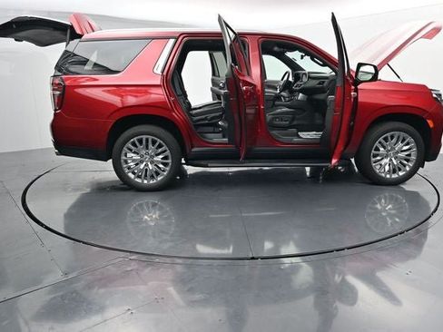 Used 2024 Chevrolet Tahoe Premier AWD/4WD image 45