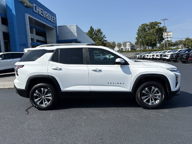 Used 2025 Chevrolet Equinox LT w/ Convenience Package II FWD image 2