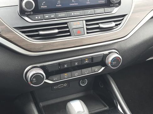 Used 2024 Nissan Altima 2.5 SV FWD image 20