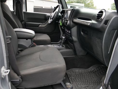 Used 2017 Jeep Wrangler Unlimited Sport w/ Quick Order Package 24S image 33