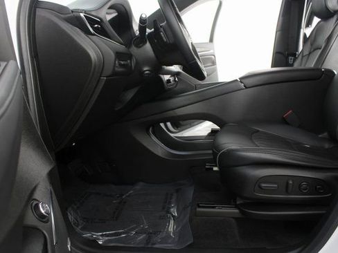 Used 2022 Buick Enclave Avenir w/ Avenir Technology Package image 20