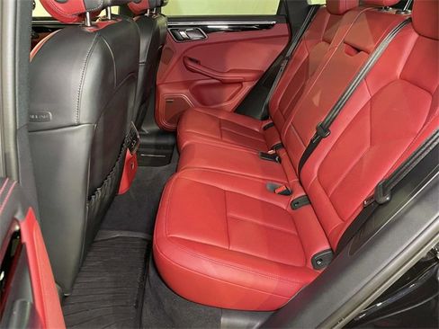 Used 2025 Porsche Macan image 19