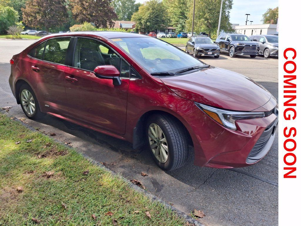 Used 2025 Toyota Corolla LE w/ LE Premium Package AWD/4WD image 4