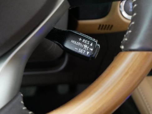 Used 2017 Lexus ES 350 w/ Luxury Package image 32