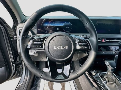 Certified 2024 Kia Seltos EX FWD image 11
