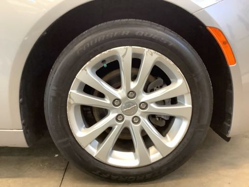Used 2015 Chrysler 200 Limited w/ Convenience Group FWD image 21