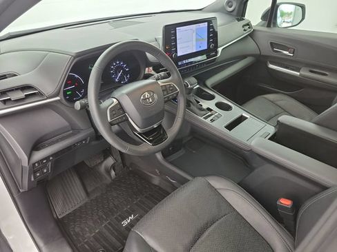Used 2023 Toyota Sienna XSE FWD image 20