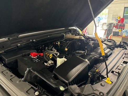 Used 2022 Jeep Gladiator Sport AWD/4WD image 65