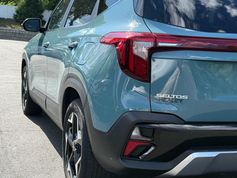 Certified 2024 Kia Seltos EX AWD/4WD image 9