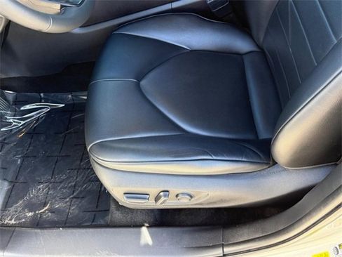 Used 2022 Toyota Highlander XLE image 16