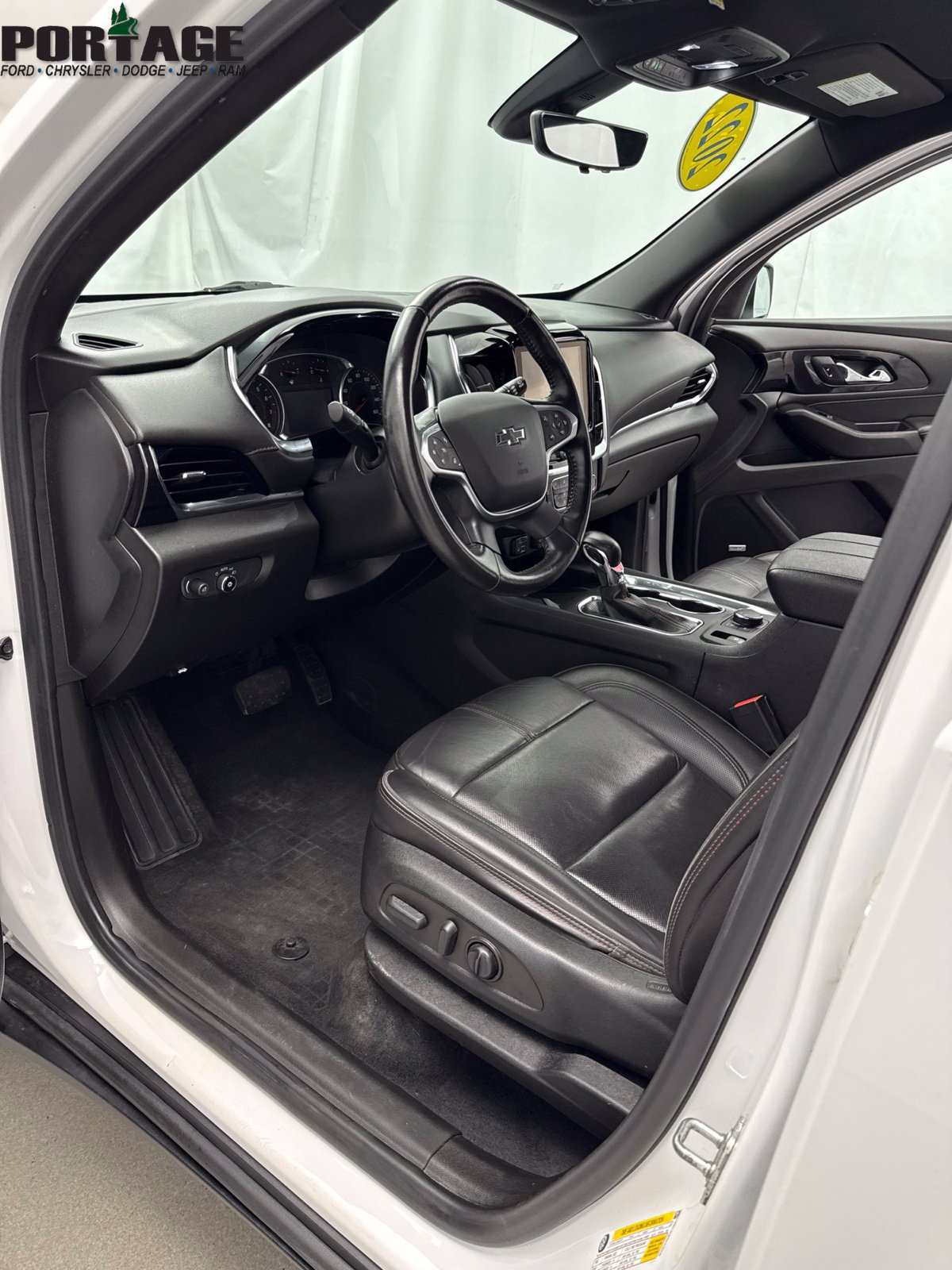 Used 2022 Chevrolet Traverse RS w/ LPO, Floor Liner Package AWD/4WD image 9