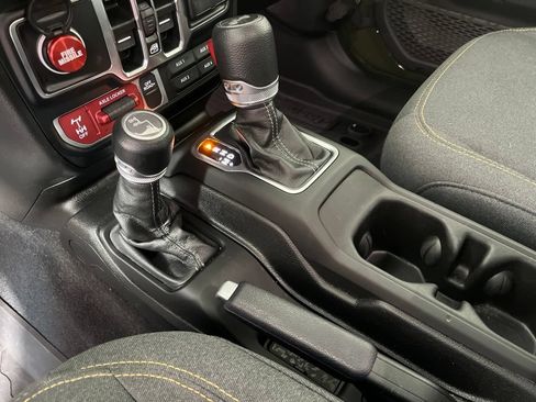 Used 2024 Jeep Wrangler Unlimited Sport AWD/4WD image 32