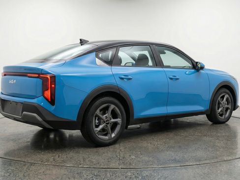 Used 2025 Kia K4 LXS image 9