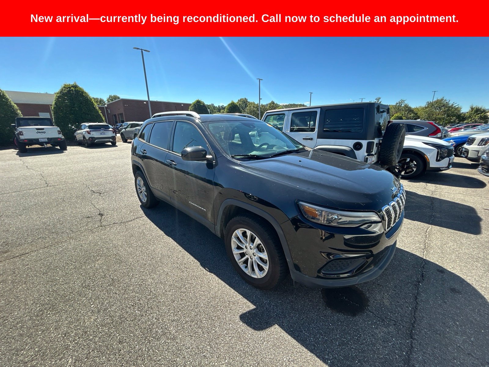 Used 2020 Jeep Cherokee Latitude w/ Cold Weather Group AWD/4WD image 13