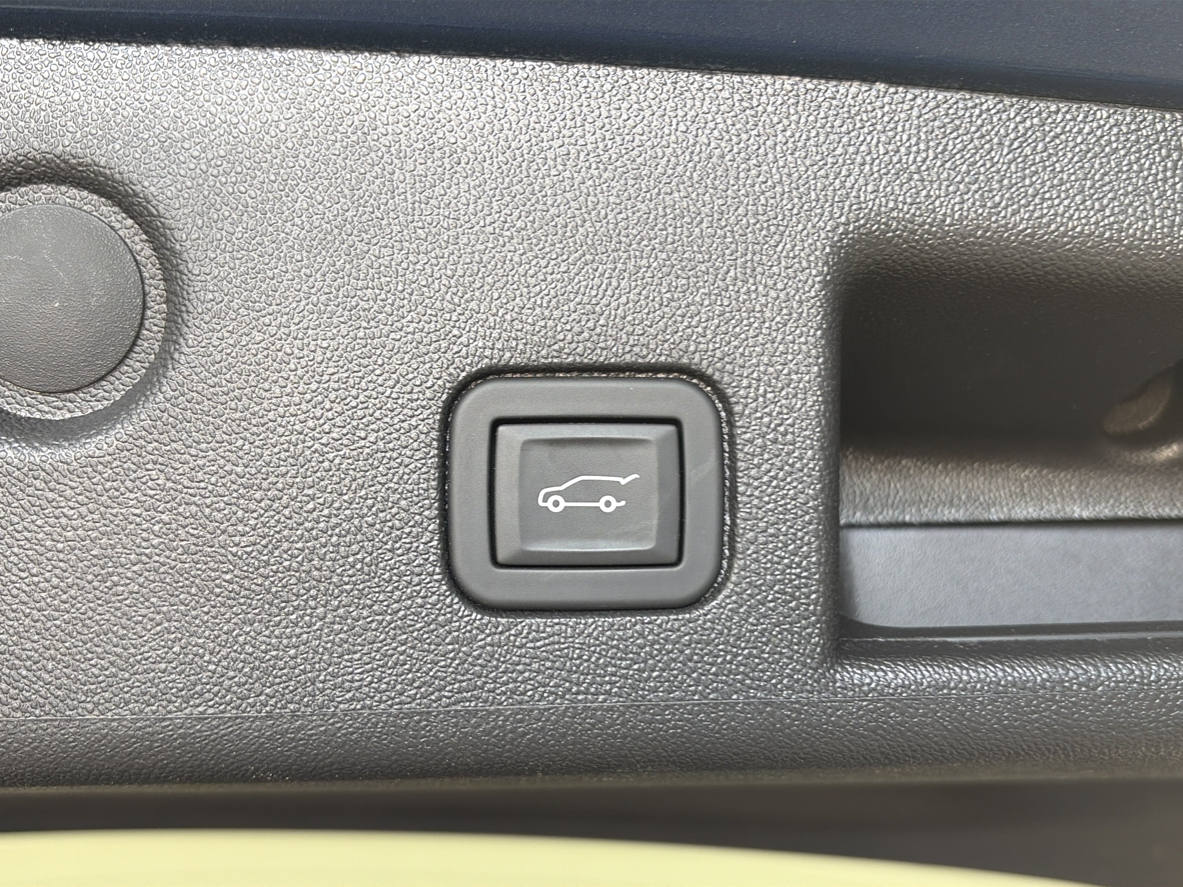 Used 2024 Chevrolet Equinox LT w/ LPO, Floor Liner Package AWD/4WD image 15
